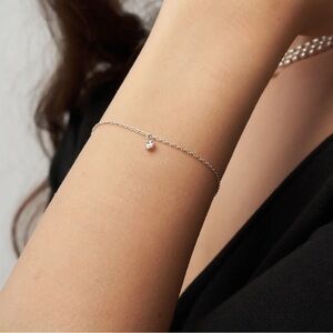NWOT Floating Diamond Bracelet